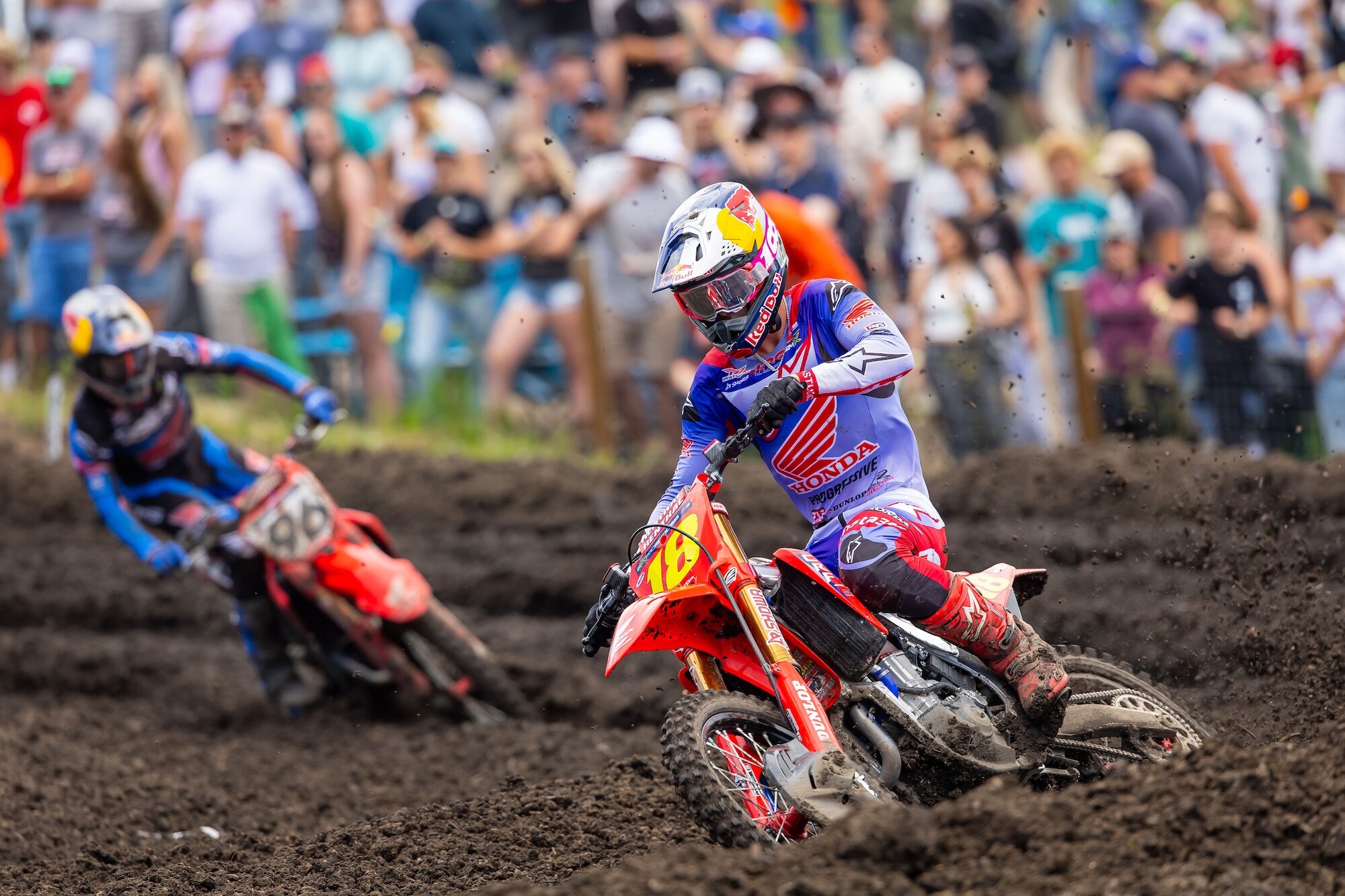 Jett Lawrence (18) currently leads the 450 Class standings with four straight wins, while Hunter Lawrence (96) has earned a pair of podium finishes.