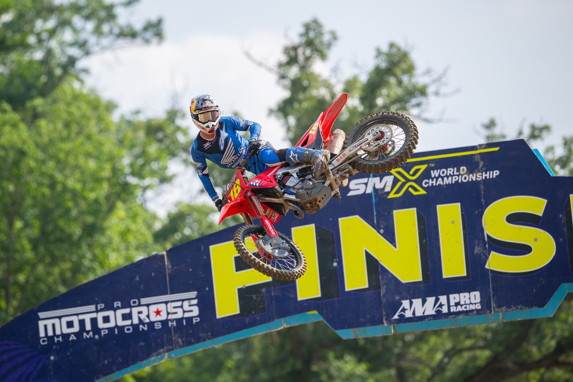 Jett Lawrence needed a tiebreaker to edge out his older brother and secure a seventh straight premier class victory.
