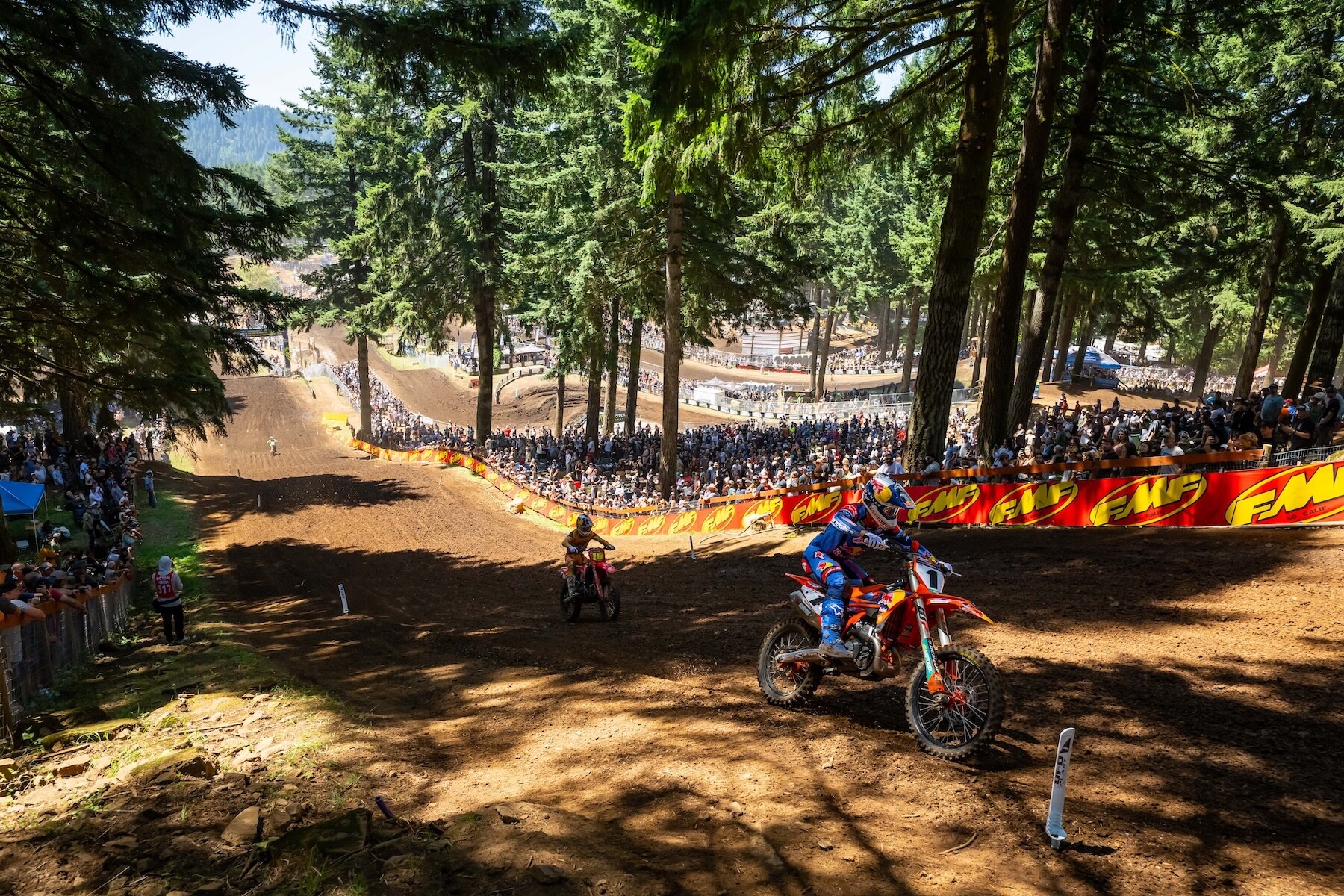 The Championship's most recent race at Washougal, in which Chase Sexton (1) ended Jett Lawrence's (18) win streak, captured a total audience delivery of 926,000 across NBC and NBC Sports' digital platforms.
