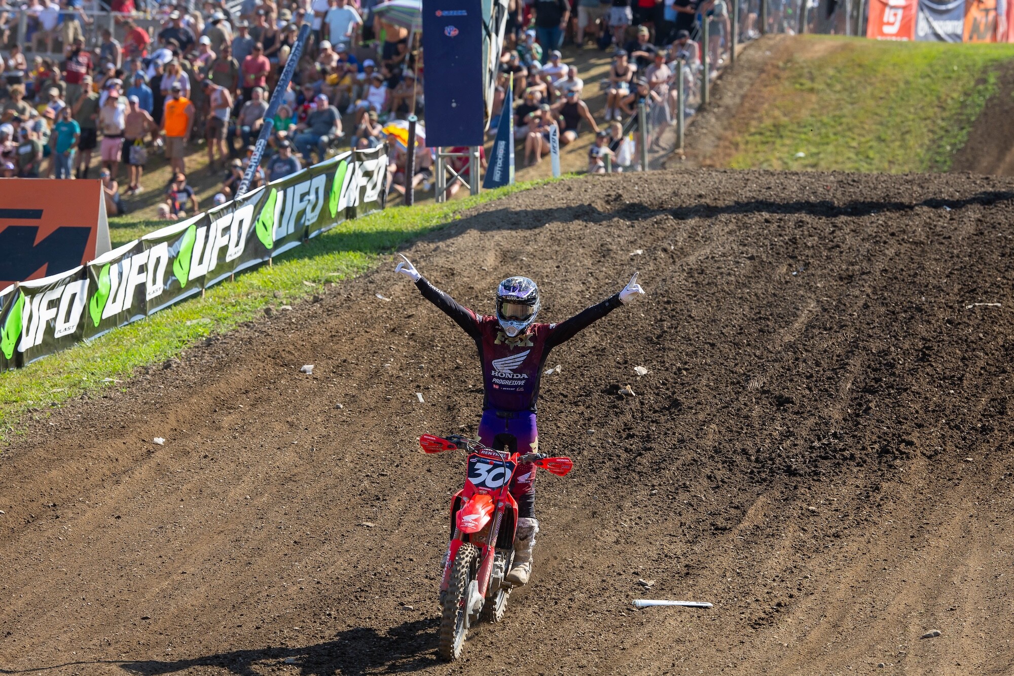Jo Shimoda staved off championship elimination with his third win of the season.