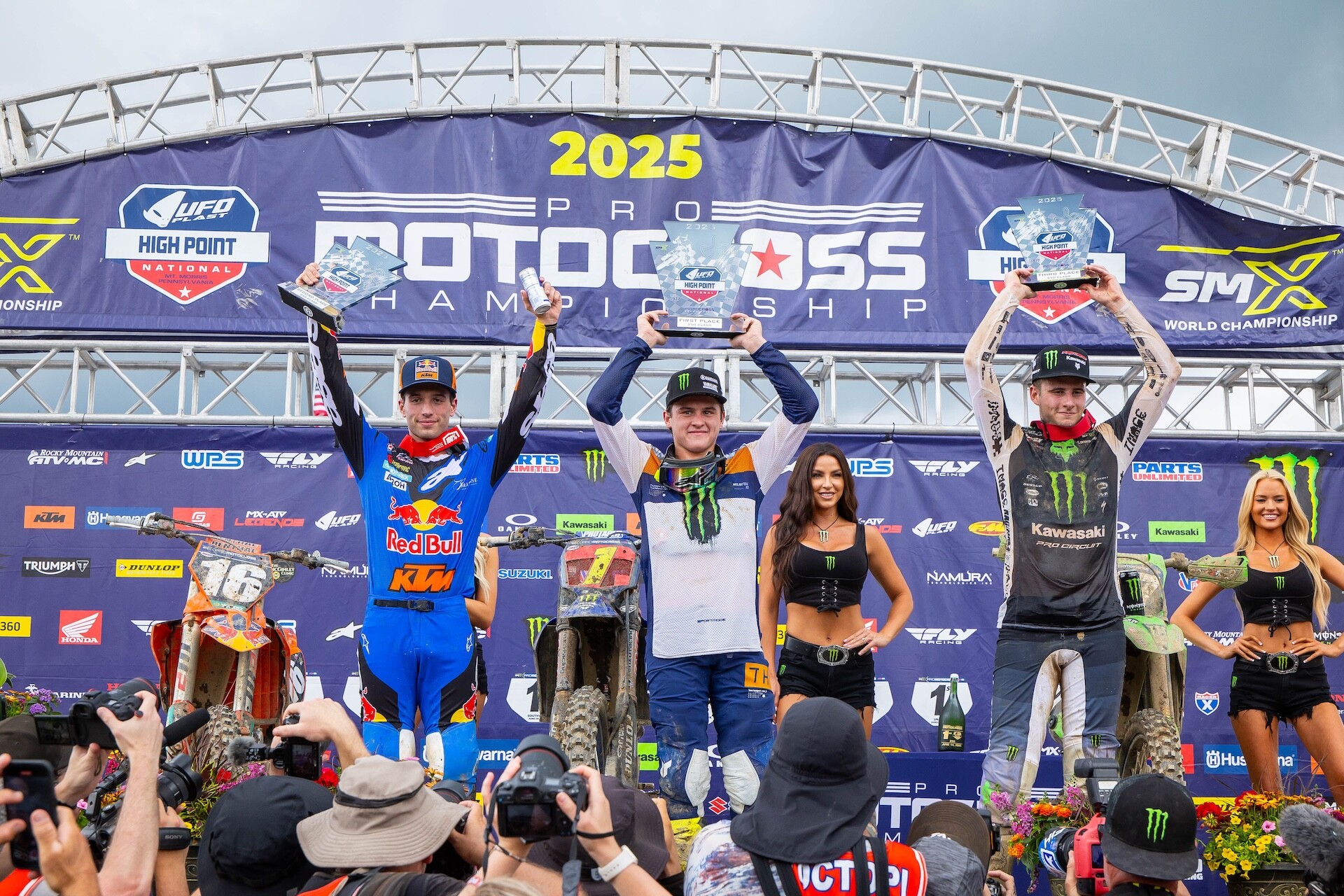 Podium_AlignMedia_MX25_HighPoint_001